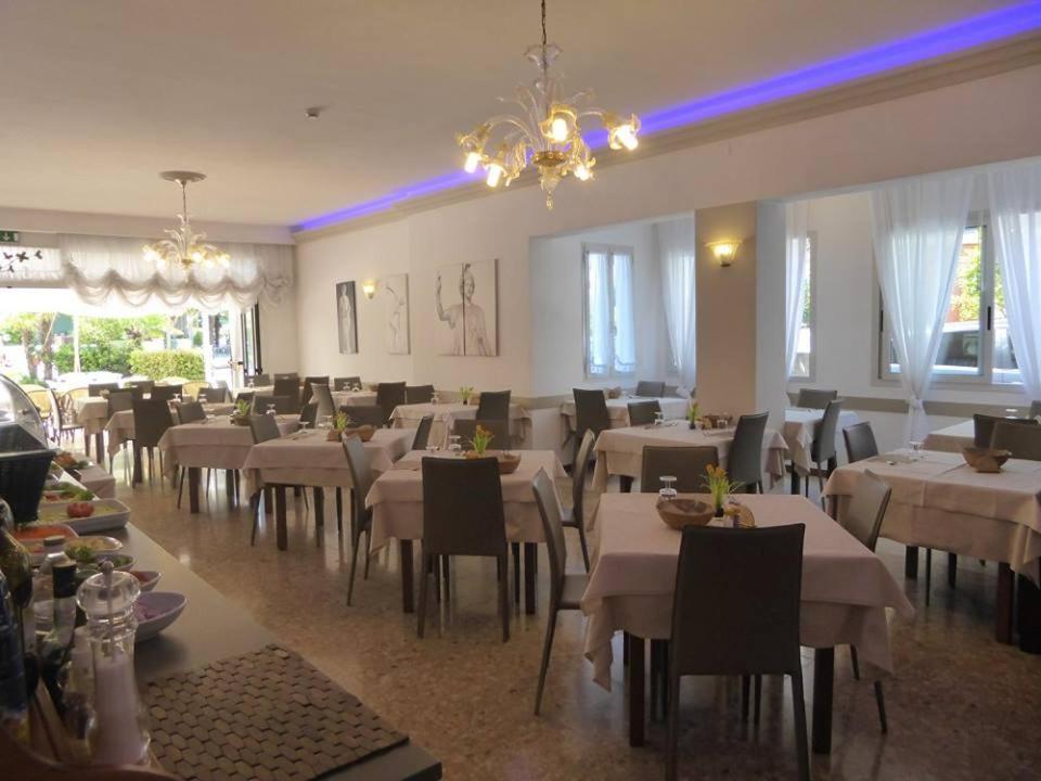 Hotel Atenea Golden Star Caorle Exterior photo