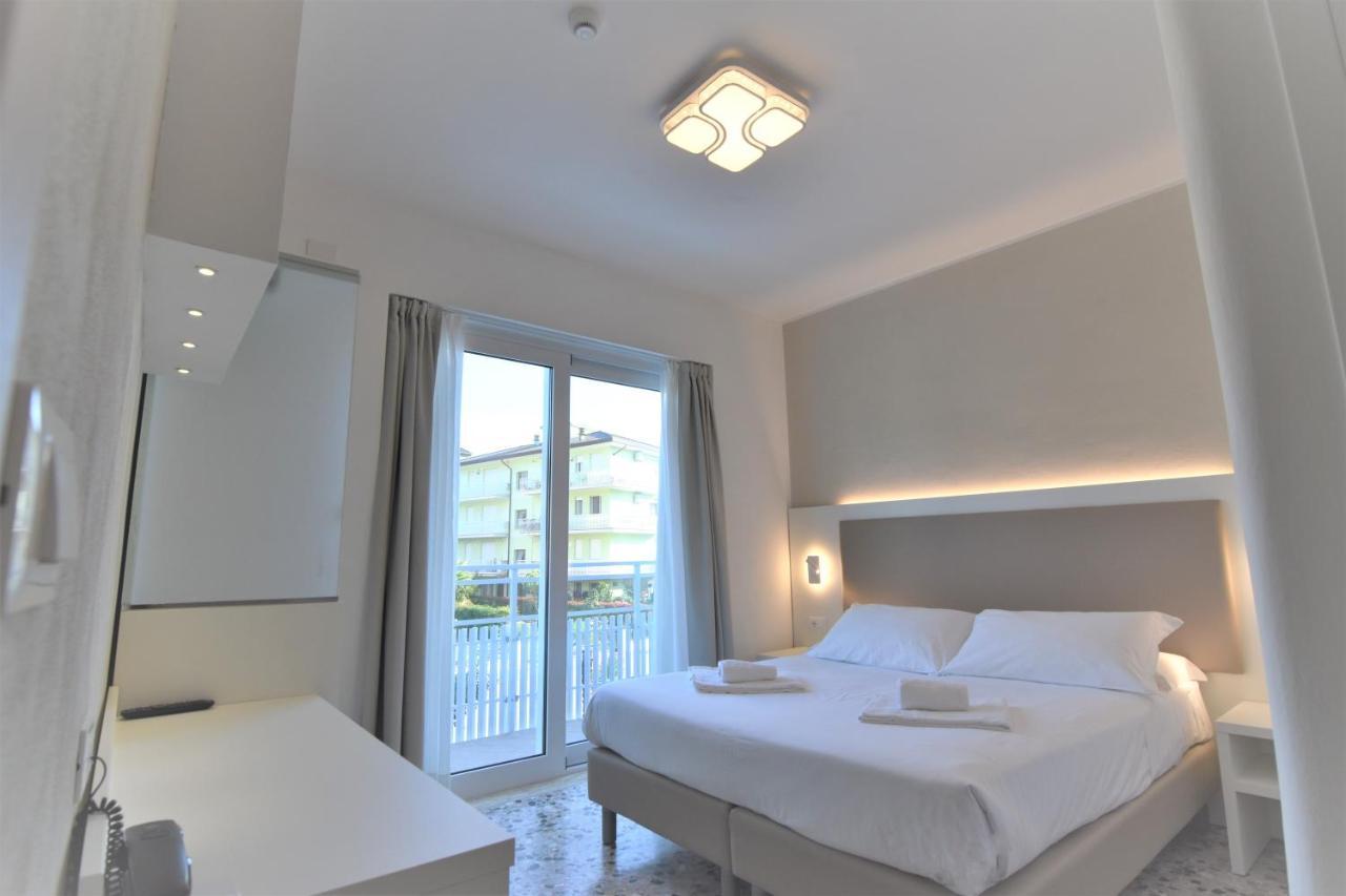 Hotel Atenea Golden Star Caorle Exterior photo